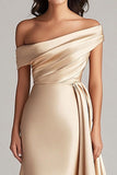 Robe longue formelle plissée à une épaule fourreau champagne