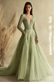 Dusty Sage A Line Robe de bal en tulle à manches longues et col en V