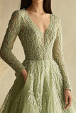 Dusty Sage A Line Robe de bal en tulle à manches longues et col en V