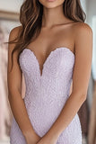 Robe de bal sans bretelles en dentelle lilas appliques fourreau