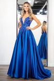 Élégante robe de bal longue en satin de bleu royal à une ligne appliquée
