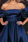 Robe de gala bleu marine à épaules dénudées avec manches bouffantes