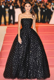Robe de bal bustier noire à pois