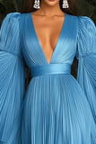 Robe de gala bleue plissée Deeep à col en V et manches longues