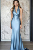 Robe de gala gaine dos nu dos nu en satin gris bleu
