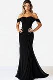 Robe formelle longue noire à épaules dénudées simple fourreau