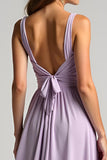 Mousseline de soie lilas Une ligne froncée col en V Robe de demoiselle d’honneur avec cravate au dos