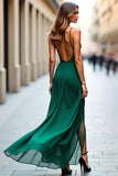 Robe de demoiselle d’honneur dos nu fendue en mousseline de soie vert foncé froncée avec appliques