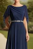 Robe de mère de la mariée en mousseline de soie bleu marine avec manches flottantes