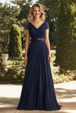 Robe de mère de la mariée en mousseline de soie perlée à col en V bleu marine avec manches à capuchon