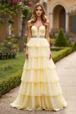 Jaune clair Une ligne Sweetheart Robe de bal longue à plusieurs niveaux avec perles