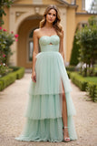 Robe de bal longue sans bretelles en tulle vert clair avec fente