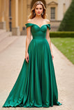 Robe de bal longue en satin froncée vert foncé à épaules dénudées