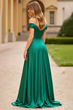 Robe de bal longue en satin froncée vert foncé à épaules dénudées