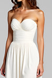 Robe longue formelle froncée sans bretelles blanche fourreau