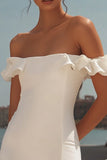 Robe courte blanche à épaules dénudées avec volants
