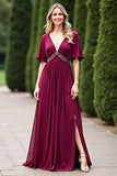 Une ligne bordeaux col V perlé mère de la mariée robe avec fente