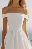 Robe de graduation blanche à épaules dénudées