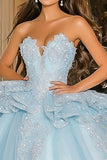 Robe de bal bleu ciel scintillante sans bretelles à volants Tulle Quinceanera Robe avec appliques