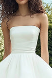 Robe trapèze droite en satin jusqu’aux genoux petite robe blanche