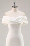 Robe de graduation asymétrique en satin mat fourreau blanc