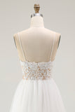 Robe blanche trapèze en tulle et dentelle longueur thé