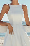 Robe de graduation en satin blanc jusqu’au genou