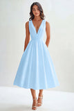 Robe mi-longue trapèze blanche en satin mat sans manches