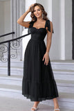 Une ligne plissée noeud spaghetti bretelles Robe longue de demoiselle d’honneur noire
