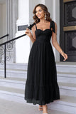Une ligne plissée noeud spaghetti bretelles Robe longue de demoiselle d’honneur noire