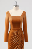 Fourreau marron col carré velours manches longues robe longue demoiselle d’honneur