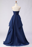 Robe de bal de bal bleu marine sans bretelles à volants A Line, plissée et fente