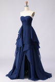 Robe de bal de bal bleu marine sans bretelles à volants A Line, plissée et fente