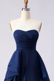 Robe de bal de bal bleu marine sans bretelles à volants A Line, plissée et fente