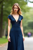 Robe de mère de la mariée à manches courtes longue à col en V perlée bleu marine
