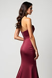Robe formelle plissée en satin sirène bordeaux sans bretelles
