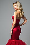 Robe de bal sans bretelles en tulle satiné sirène rouge