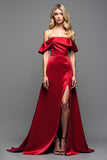 Robe de bal en satin bordeaux à épaules dénudées avec fente