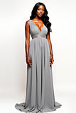 Robe d’invitée de mariée longue à col en V gris à dos ouvert