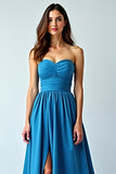 Satin bleu bustier trapèze froncé robe longue d’invité de mariage avec fente