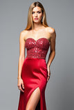 Robe de bal longue en satin rouge scintillant avec fente sirène