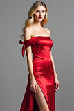 Robe longue de bal en satin rouge à épaules dénudées avec fente