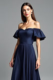 Robe formelle à épaules dénudées bleu marine froncée