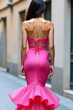 Robe de bal sans bretelles sirène en satin fuchsia avec ourlet à volants