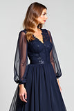Bleu marine A-ligne col en V manches longues Mousseline de soie Robe mère de la mariée avec dentelle