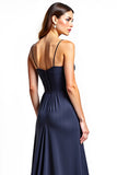 Bleu marine A-ligne spaghetti bretelles froncé mousseline de soie longue robe d’invité de mariage avec fente