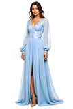 Bleu ciel scintillant col V manches longues paillettes robe de demoiselle d’honneur longue avec fente