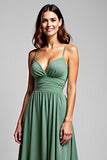 Une ligne en mousseline de soie eucalyptus froncé bretelles spaghetti robe de demoiselle d’honneur