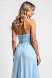 Robe de demoiselle d’honneur bleu ciel sans bretelles froncée à plusieurs niveaux