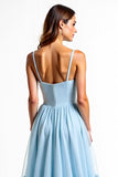 Une ligne bleu ciel spaghetti bretelles mousseline de soie froncée robe de demoiselle d’honneur
